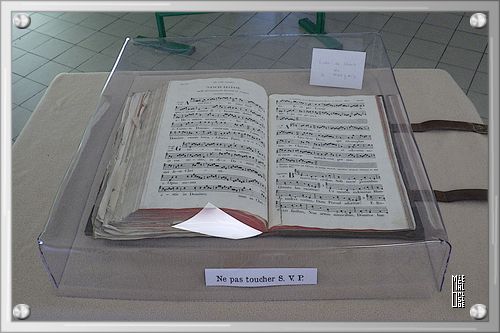l'exposition sur la vie du docteur Albert  - son livre de cantique