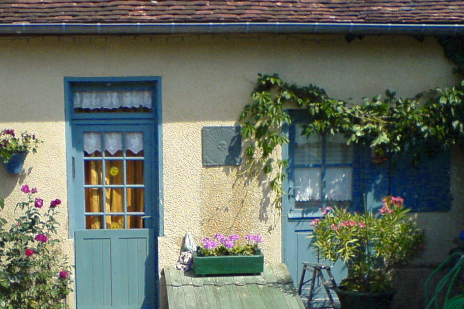 maison à Saint-Sulpice aux volets et portes en bleu picard